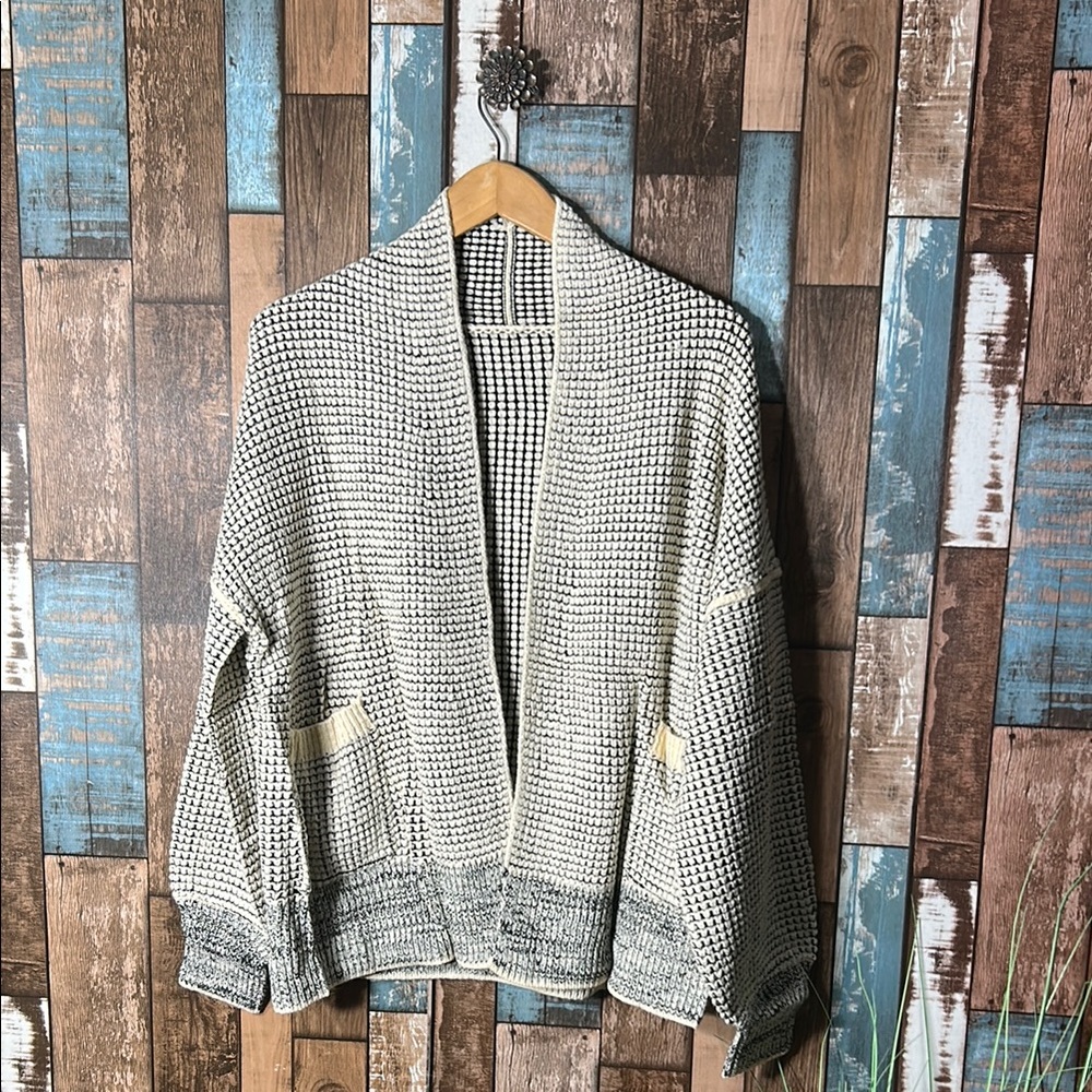 Women's textured chunky cardigan